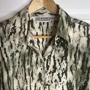 Liz Baker Essentials Womens Shirt Top Size M Long Sleeves Button Down Green Work